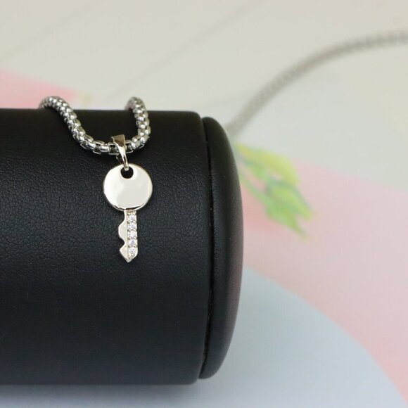 "Stylish Silver Key Design Pendant in Gold Plated Brass, XPPT1630 - Picture 4 of 12